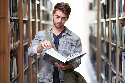 college-student-3500990__340